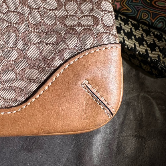 Coach Vintage Bundle - Large Cosmetic Bag organiser and matching wristlet. - Picture 6 of 16